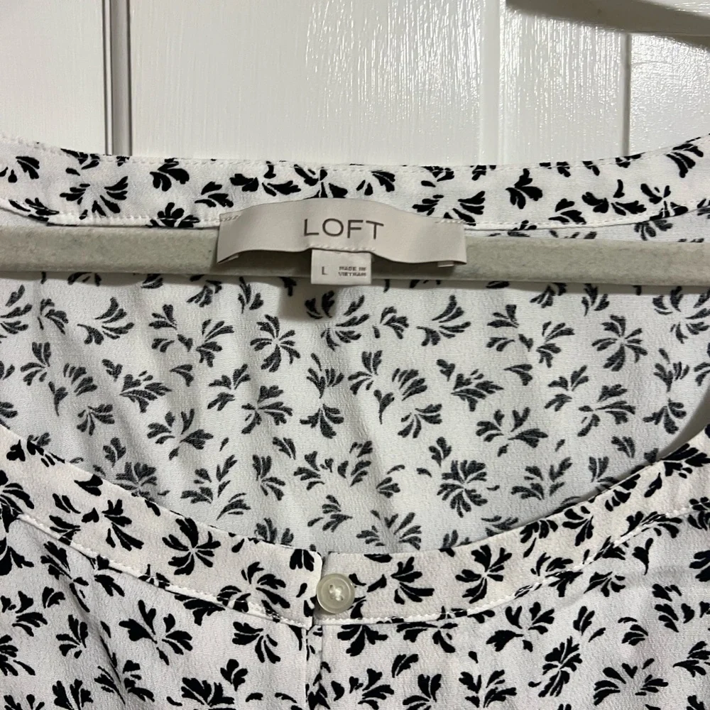 NWOT! Black and white floral loft blouse - Picture 5 of 6